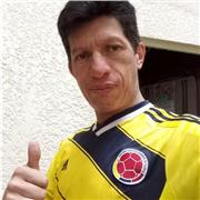 Profesor de Educación física dicta clases presenciales con énfasis en futbol y baloncesto